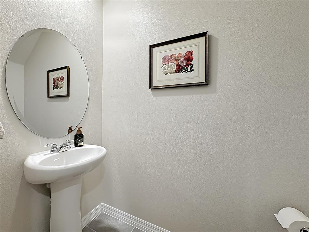 3140 Goose Road Davenport, FL 33837 - Photo 16 of 40 a bathroom with a sink and a mirror