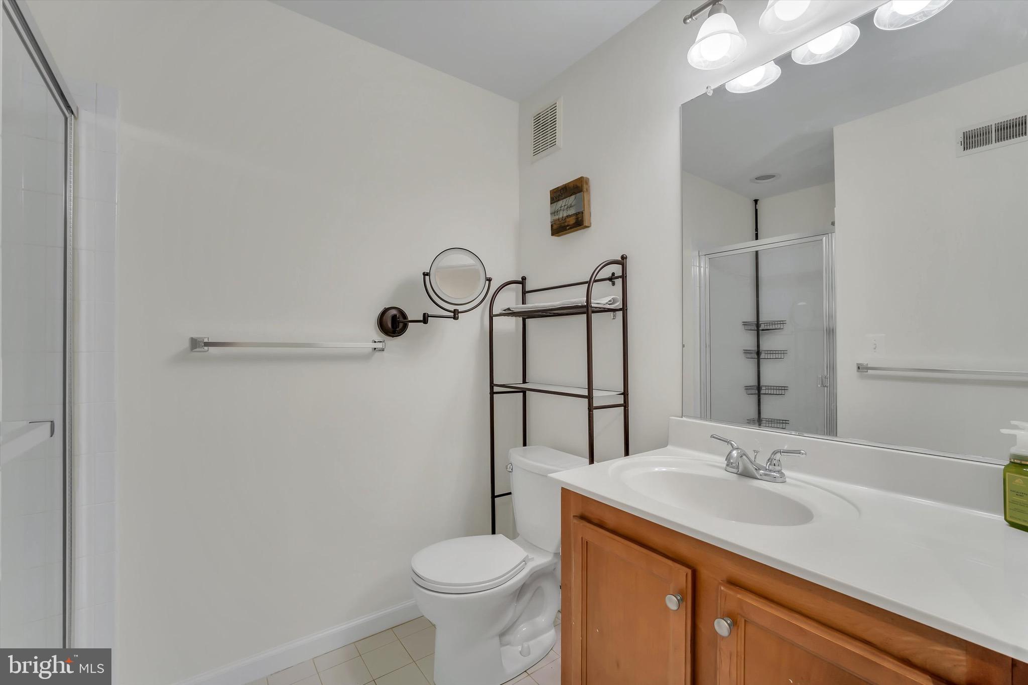 1516 North Point Drive, Unit 1 Reston, VA 20194 - Photo 19 of 32 Secondary Full Bathroom