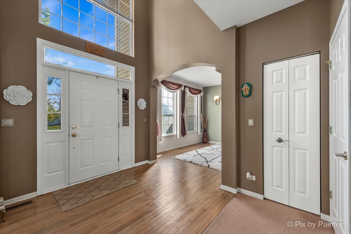 6843 Highgate Road Carpentersville, IL 60110 - Photo 2 of 42 Gallery Image 2