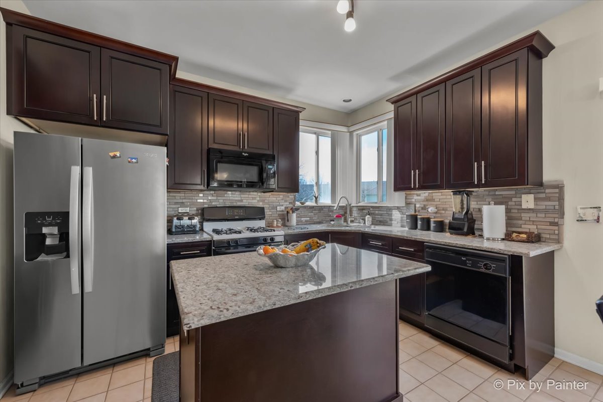 6843 Highgate Road Carpentersville, IL 60110 - Photo 7 of 42 Gallery Image 7