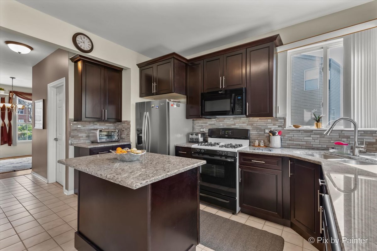 6843 Highgate Road Carpentersville, IL 60110 - Photo 8 of 42 Gallery Image 8