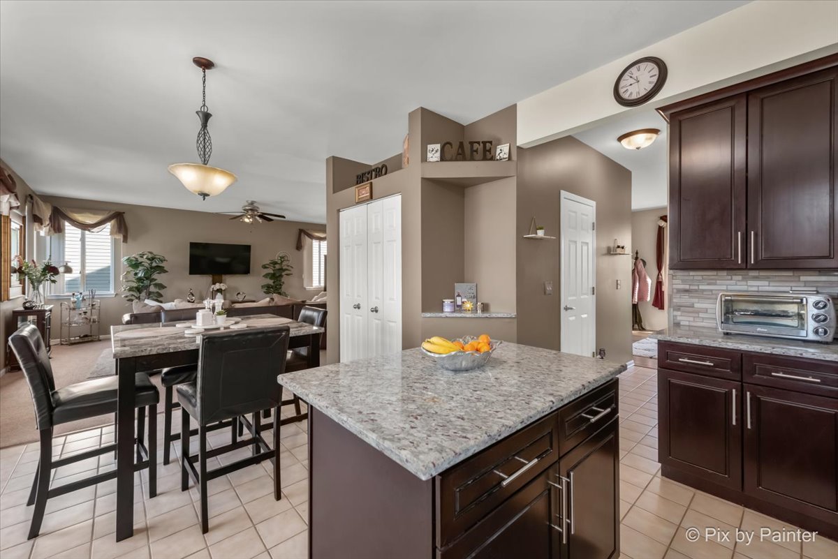 6843 Highgate Road Carpentersville, IL 60110 - Photo 9 of 42 Gallery Image 9