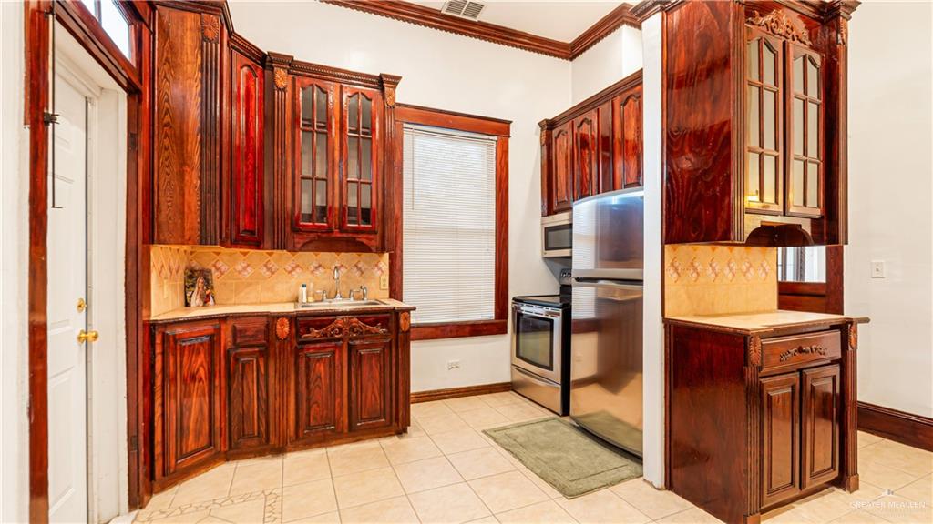 600 East Mirasoles Street Rio Grande City, TX 78582 - Photo 7 of 26 a view of walk in closet