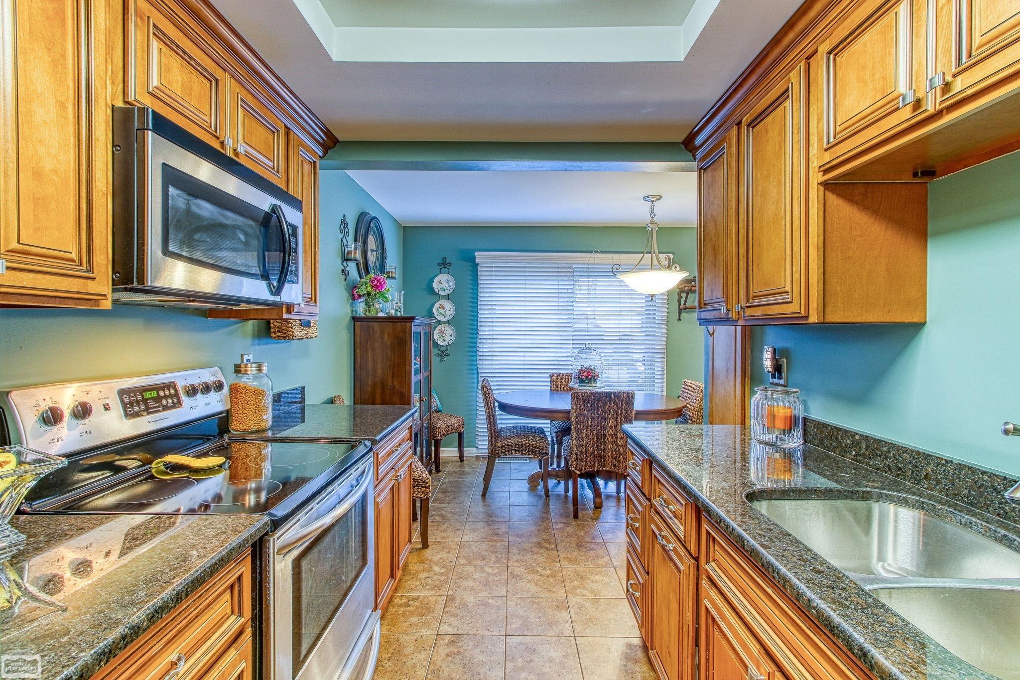 1427 Oakbrook E Drive Rochester Hills, MI 48307 - Photo 23 of 60