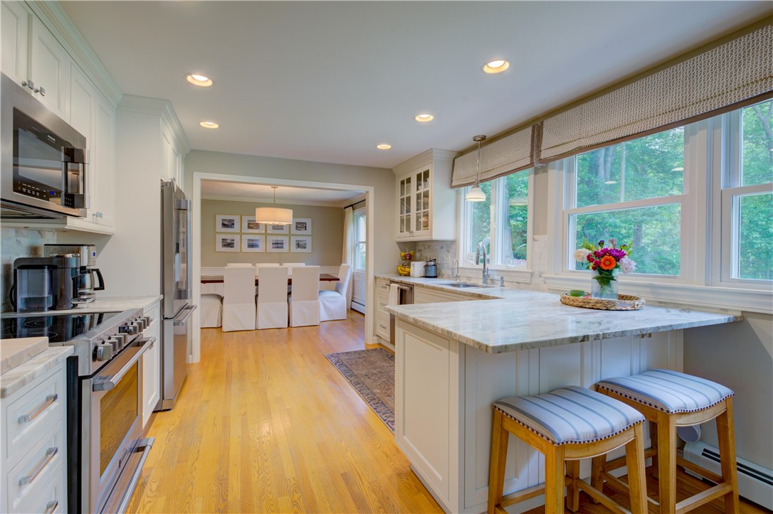 22 Pinetop Road Barrington, RI 02806 - Photo 12 of 40