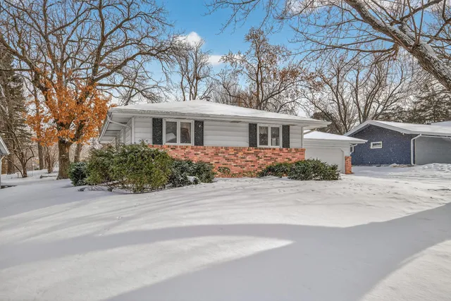 $350,000 | 257 14th Avenue Northwest, New Brighton, MN 55112