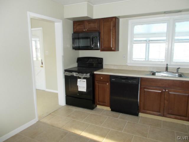 2609 Nottingham Road Bethlehem, PA 18017 - Photo 6 of 19 Gallery Image 6