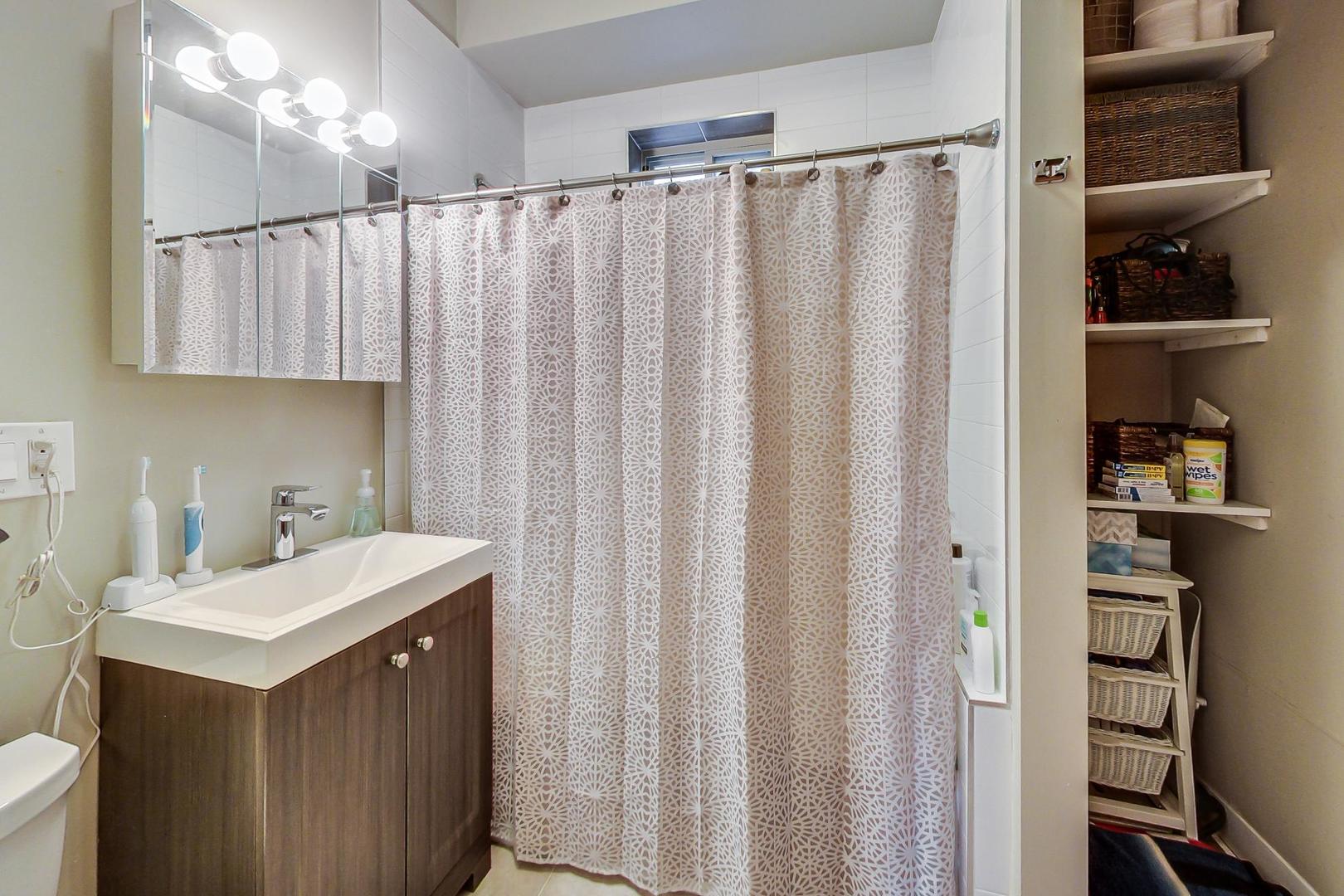 2550 West Augusta Boulevard Chicago, IL 60622 - Photo 18 of 27