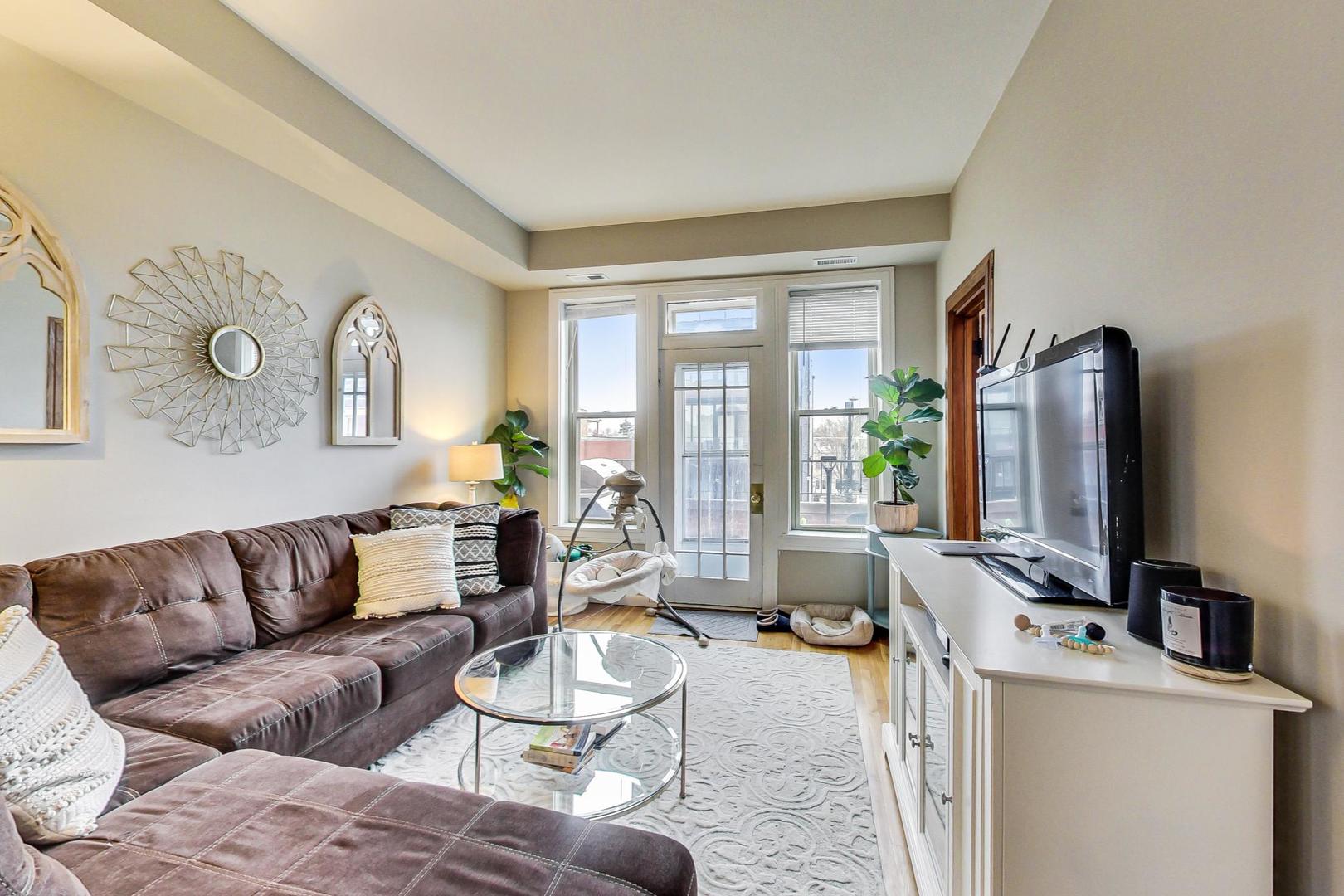 2550 West Augusta Boulevard Chicago, IL 60622 - Photo 4 of 27