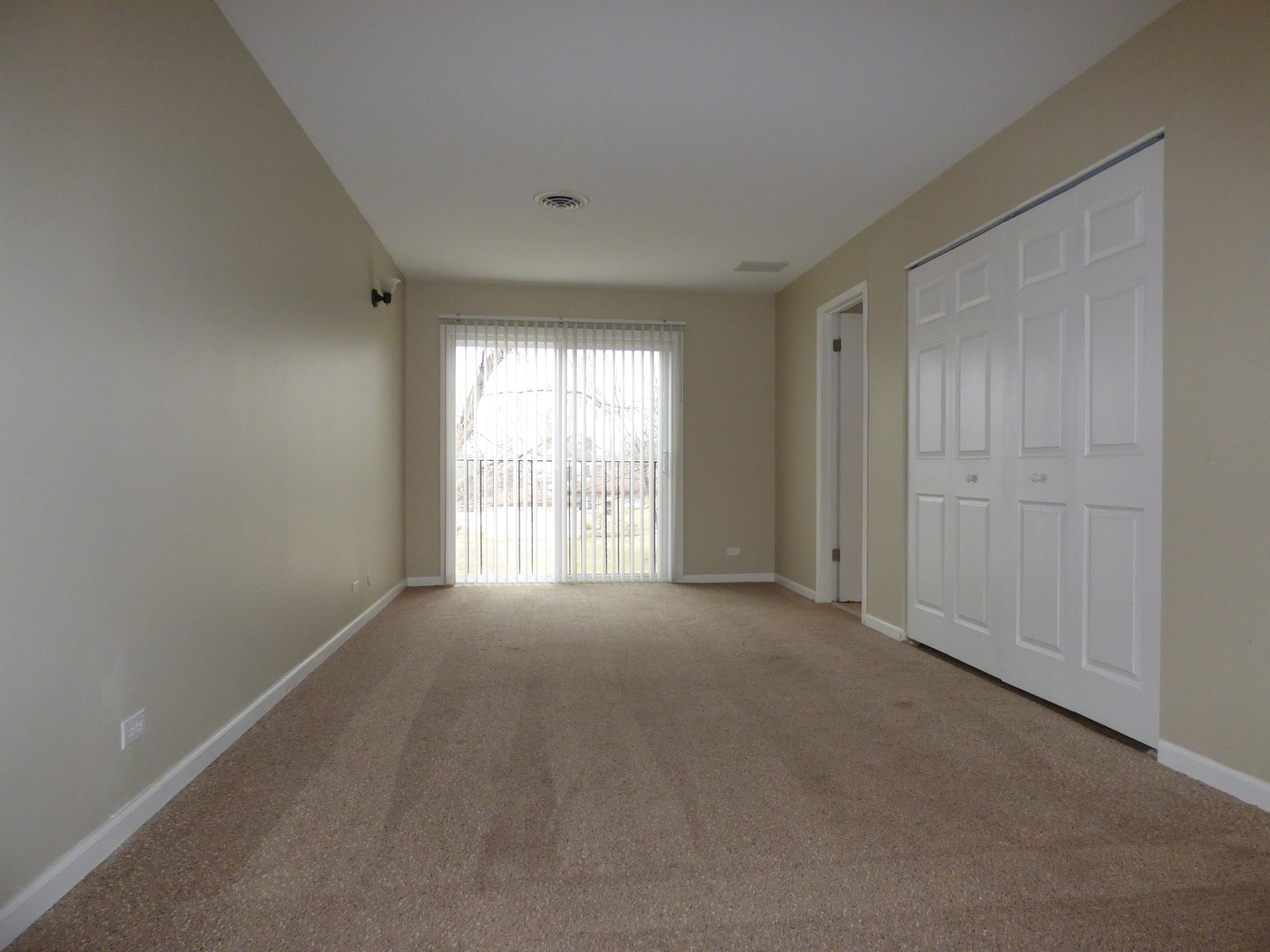4N261 7th Avenue Addison, IL 60101 - Photo 13 of 31 a view of an empty room with a window