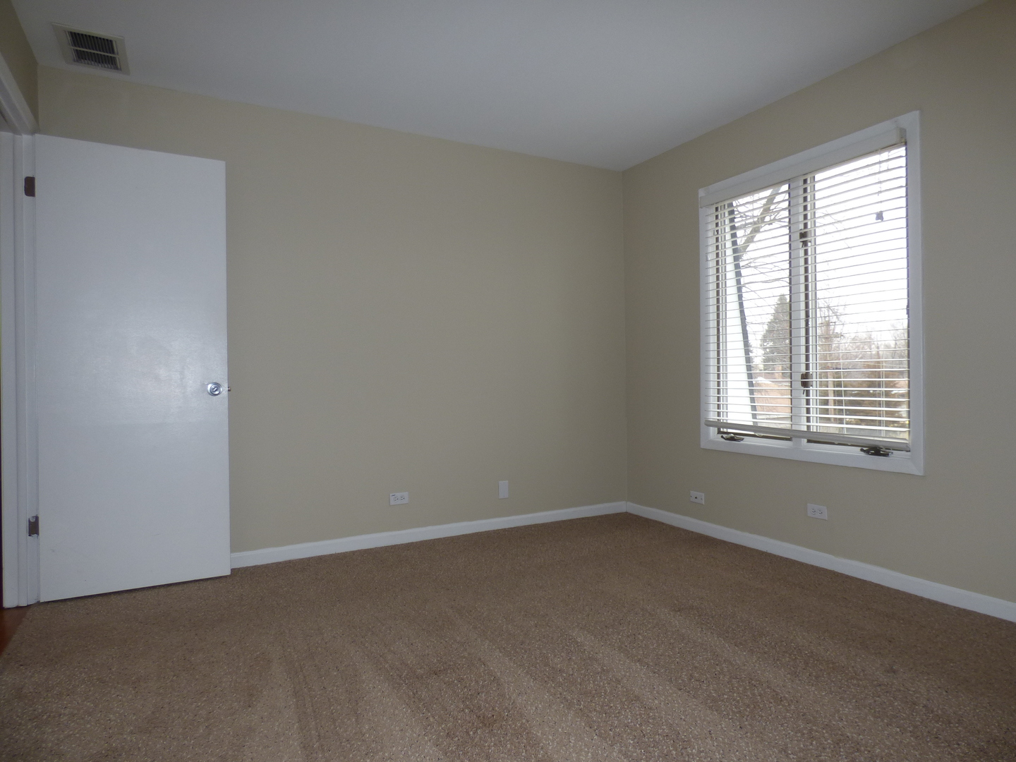4N261 7th Avenue Addison, IL 60101 - Photo 18 of 31 an empty room with a window