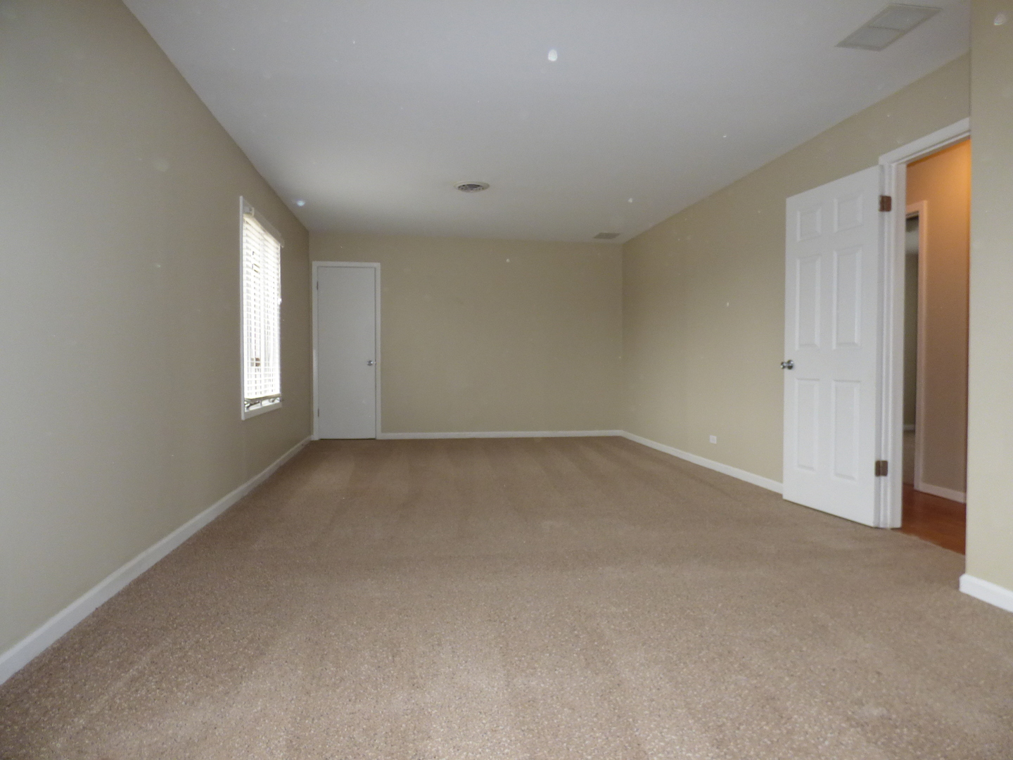 4N261 7th Avenue Addison, IL 60101 - Photo 19 of 31 an empty room with a window