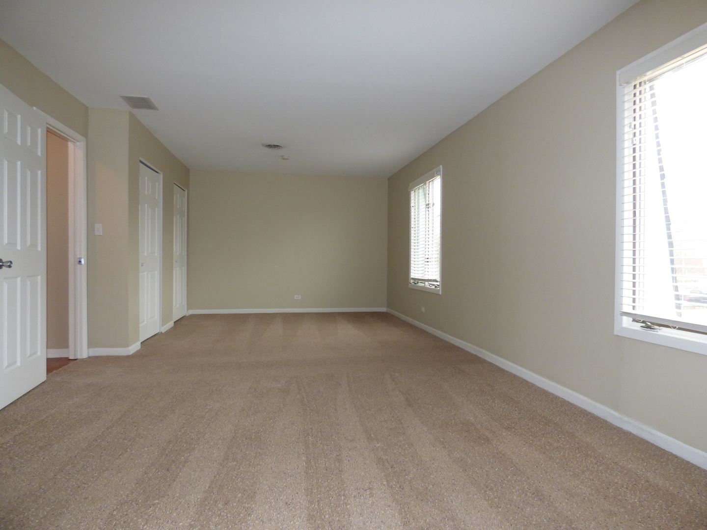 4N261 7th Avenue Addison, IL 60101 - Photo 20 of 31 an empty room with windows and closet