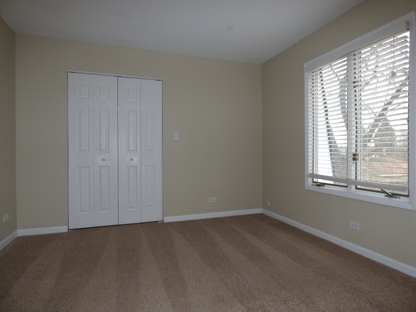 4N261 7th Avenue Addison, IL 60101 - Photo 22 of 31 an empty room with a window