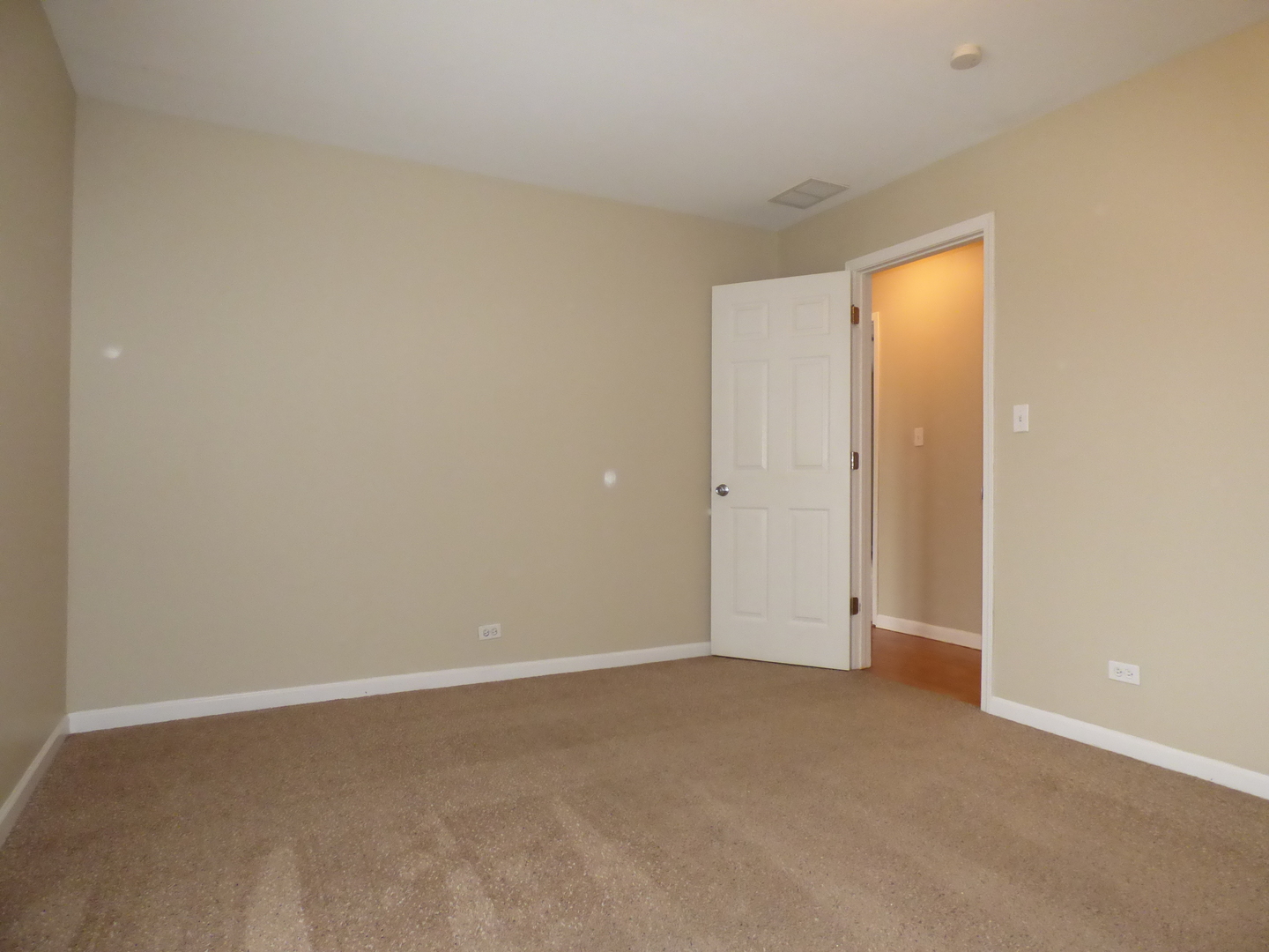 4N261 7th Avenue Addison, IL 60101 - Photo 23 of 31 a view of an empty room