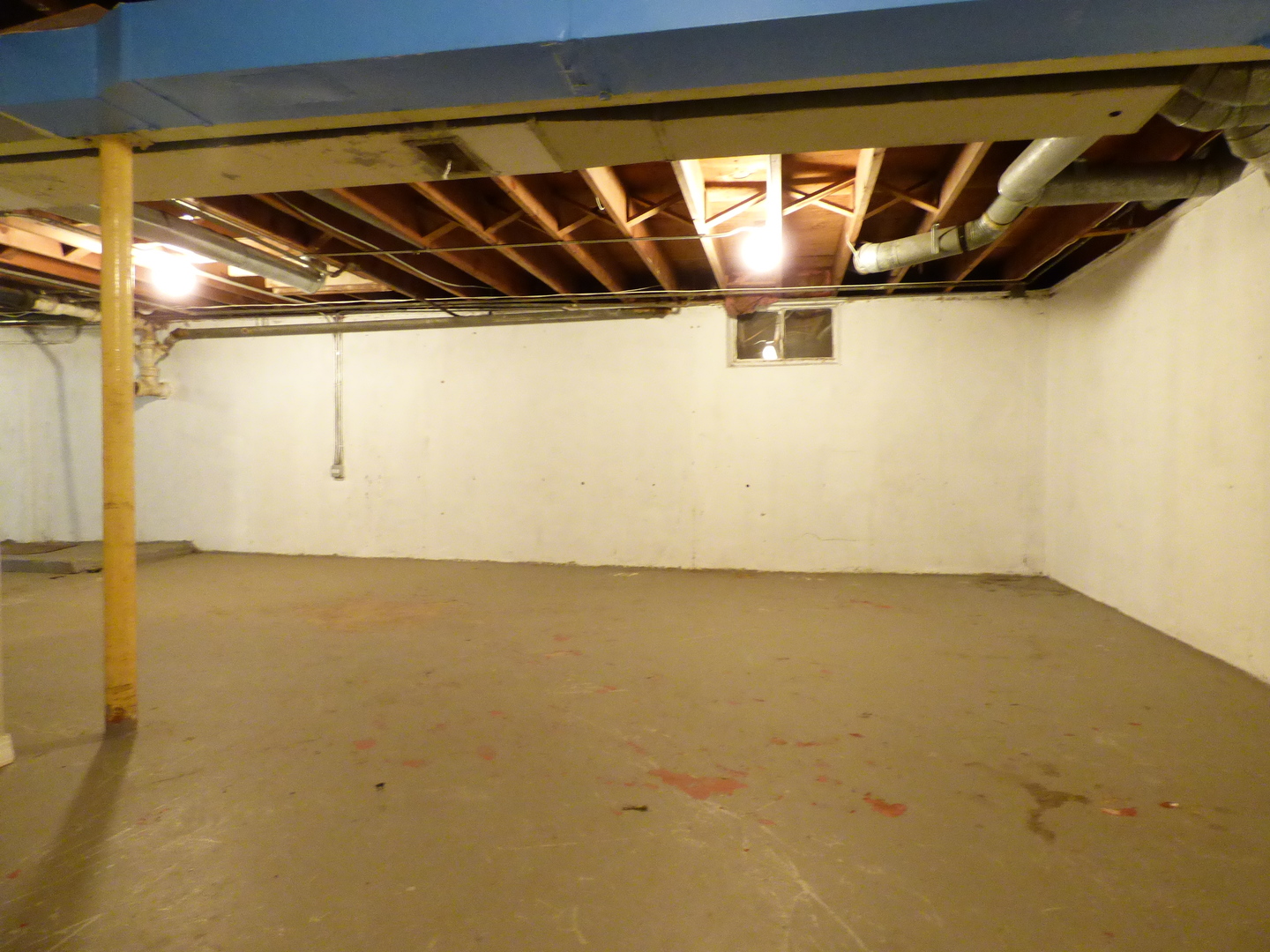 4N261 7th Avenue Addison, IL 60101 - Photo 25 of 31 a view of water heater room