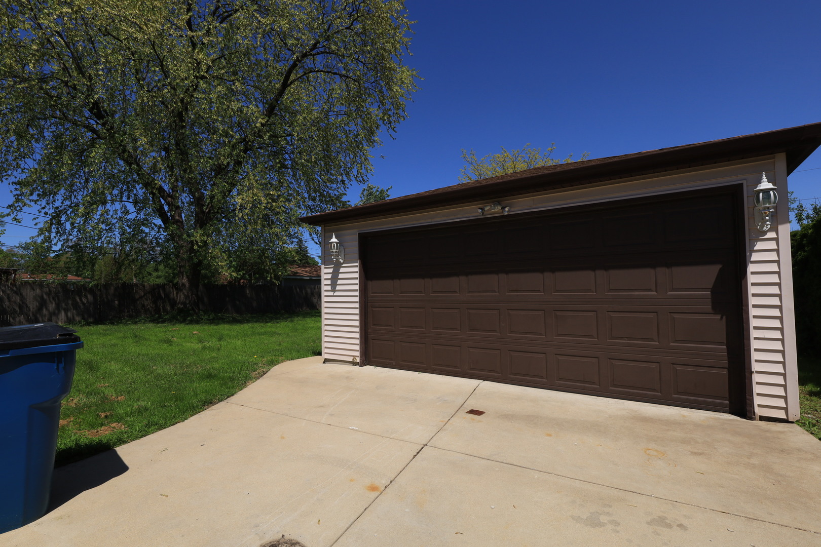 4N261 7th Avenue Addison, IL 60101 - Photo 30 of 31 a view of backyard with potted plants and a large window