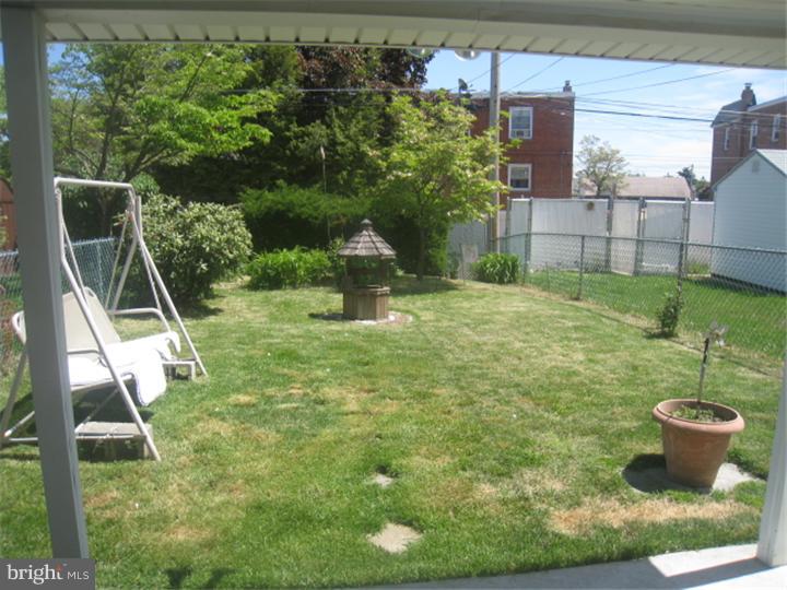 9943 Bridle Road Philadelphia, PA 19115 - Photo 2 of 17 Exterior Back