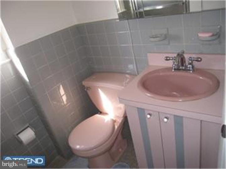 9943 Bridle Road Philadelphia, PA 19115 - Photo 16 of 17 Bathroom