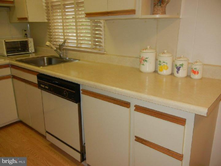 9943 Bridle Road Philadelphia, PA 19115 - Photo 8 of 17 Kitchen