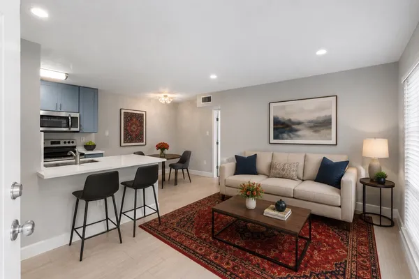 $1,200 | 2201 Fountain View Drive, Unit 47, Houston, TX 77057