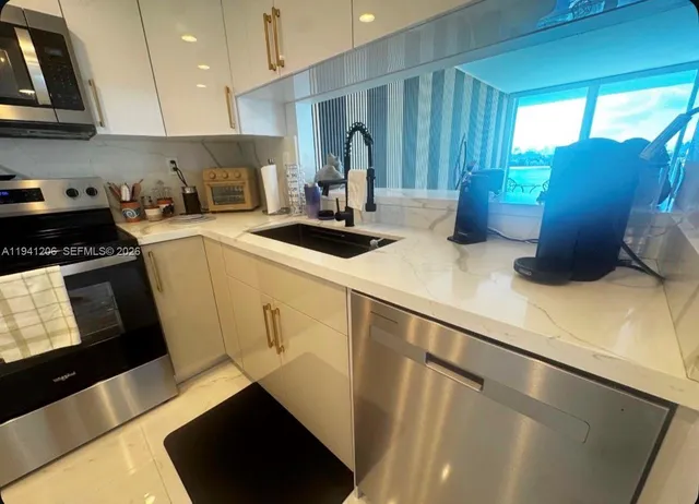 $635,000 | 650 West Avenue, Unit 508, Miami Beach, FL 33139