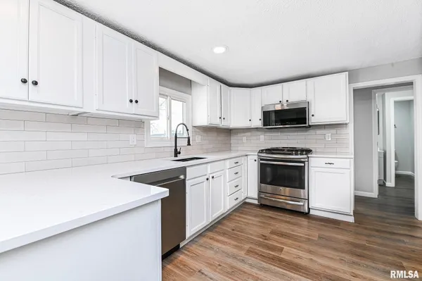 $230,000 | 200 Lilac Lane, East Peoria, IL 61611