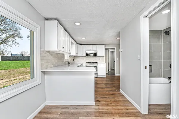 $230,000 | 200 Lilac Lane, East Peoria, IL 61611