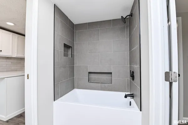 $230,000 | 200 Lilac Lane, East Peoria, IL 61611