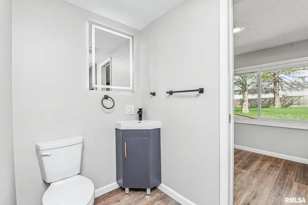 $230,000 | 200 Lilac Lane, East Peoria, IL 61611