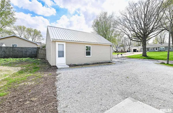 $230,000 | 200 Lilac Lane, East Peoria, IL 61611