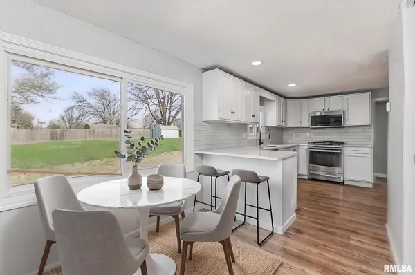 $230,000 | 200 Lilac Lane, East Peoria, IL 61611