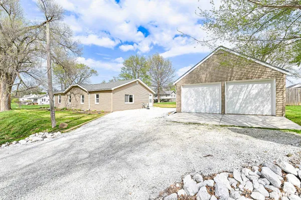 $230,000 | 200 Lilac Lane, East Peoria, IL 61611