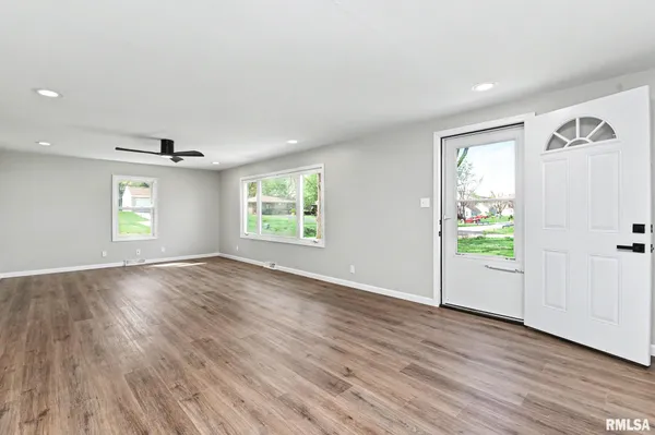 $230,000 | 200 Lilac Lane, East Peoria, IL 61611