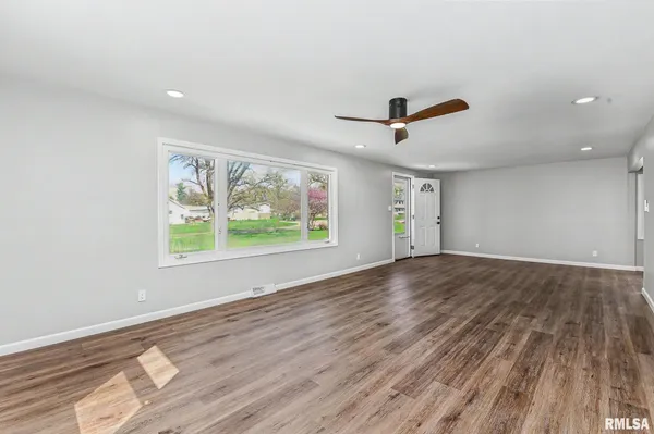 $230,000 | 200 Lilac Lane, East Peoria, IL 61611