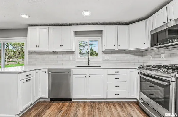 $230,000 | 200 Lilac Lane, East Peoria, IL 61611