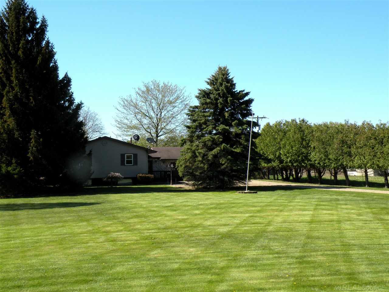 1040 Galbraith Line Road Yale, MI 48097 - Photo 6 of 32 50042128-5.JPG