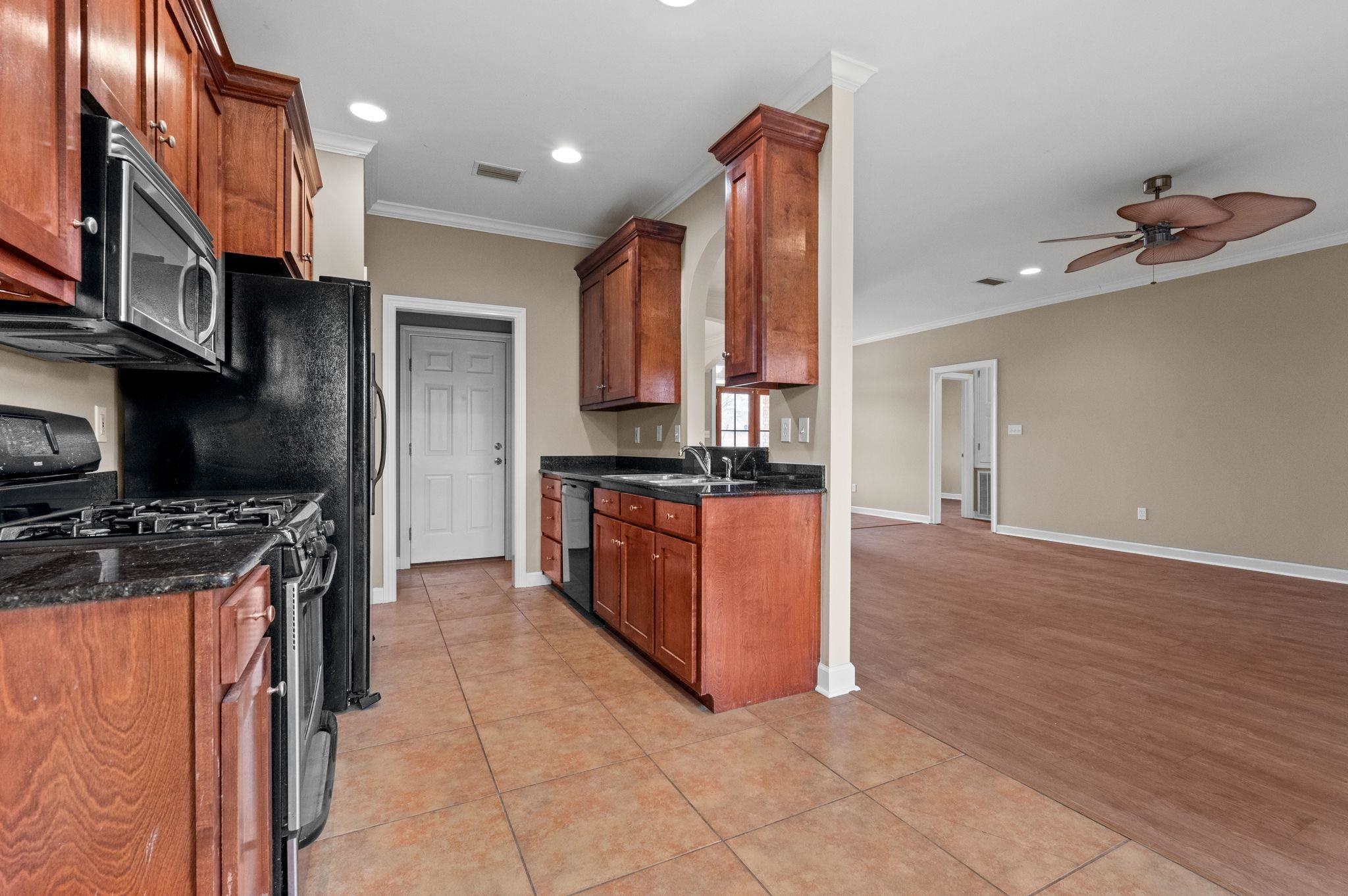 9381 Sable Court Daphne, AL 36526 - Photo 16 of 42 Kitchen