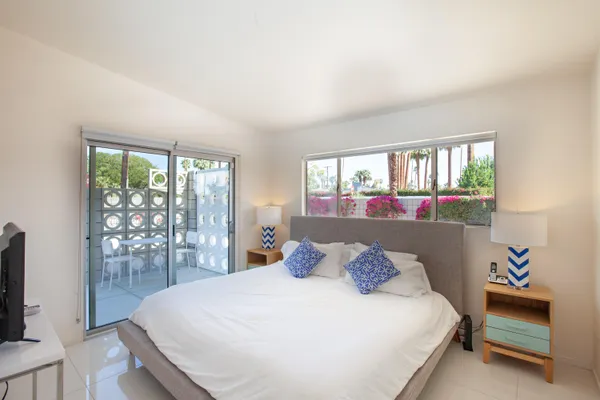 $4,000 | 2007 East Andreas Road, Palm Springs, CA 92262