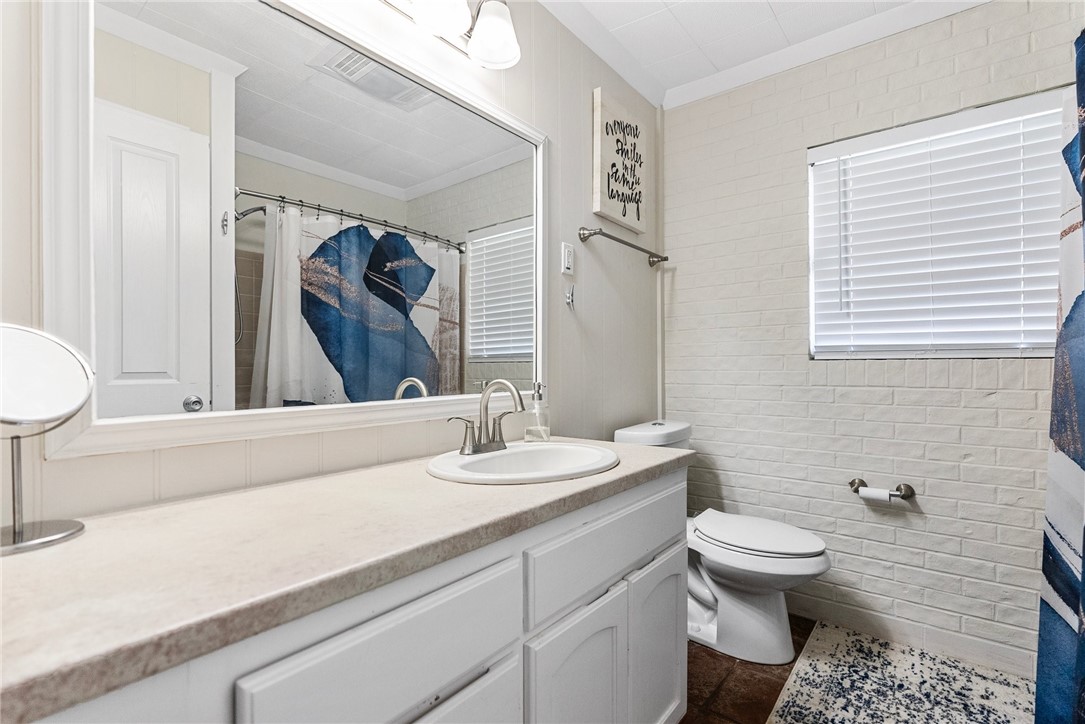 180 Freeman Circle George West, TX 78022 - Photo 20 of 40