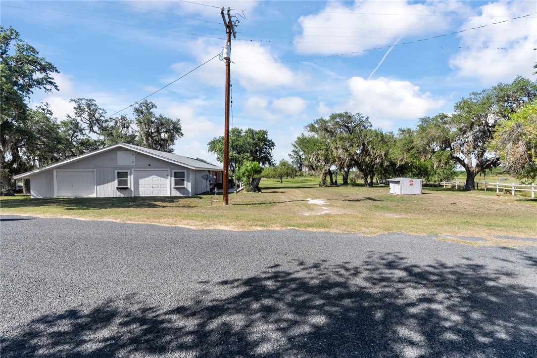 180 Freeman Circle George West, TX 78022 - Photo 38 of 40