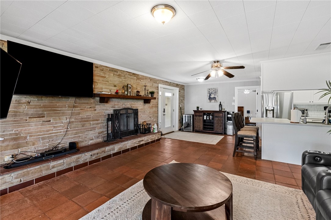 180 Freeman Circle George West, TX 78022 - Photo 5 of 40