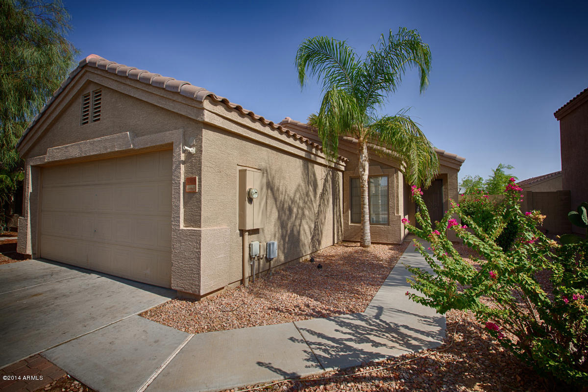13034 West Redfield Road El Mirage, AZ 85335 - Photo 2 of 11 Walkway