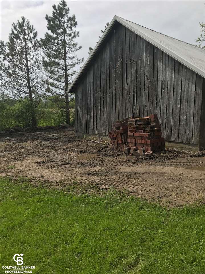1507 Berville Road Allenton, MI 48002 - Photo 29 of 34 Shed Side View