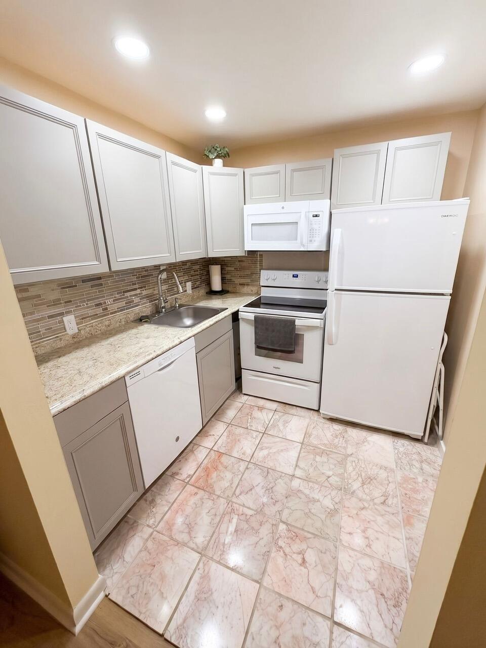 68 Brighton B Boca Raton, FL 33434 - Photo 12 of 14 download (13)