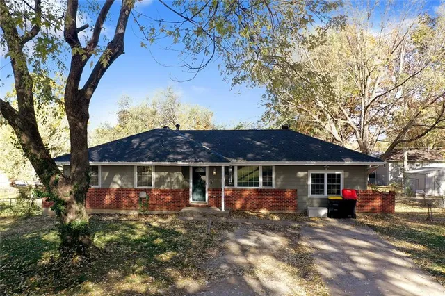 $230,000 | 106 Helen Street, Excelsior Springs, MO 64024