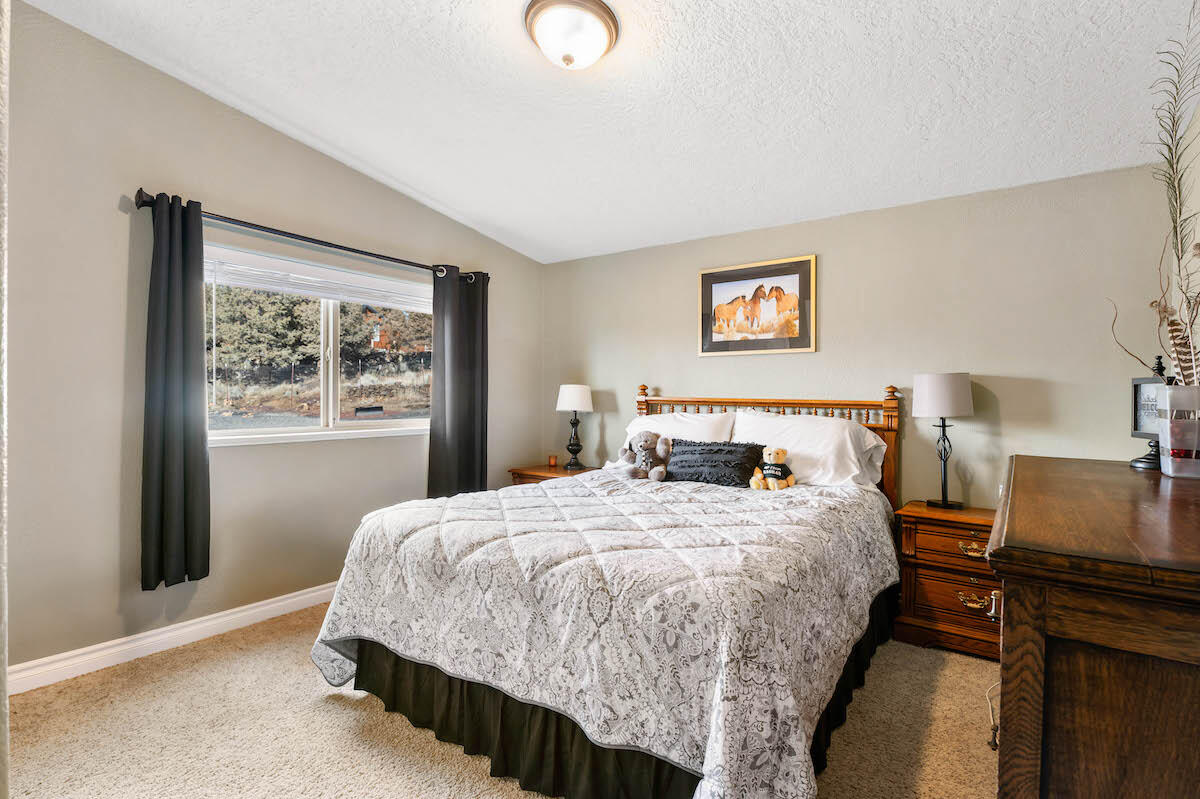 8242 Southwest Sand Ridge Road Terrebonne, OR 97760 - Photo 24 of 50 33-Bedroom