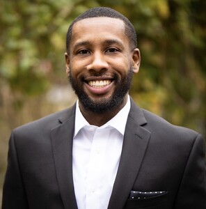 Donus Crawford III, Agent in  - Compass