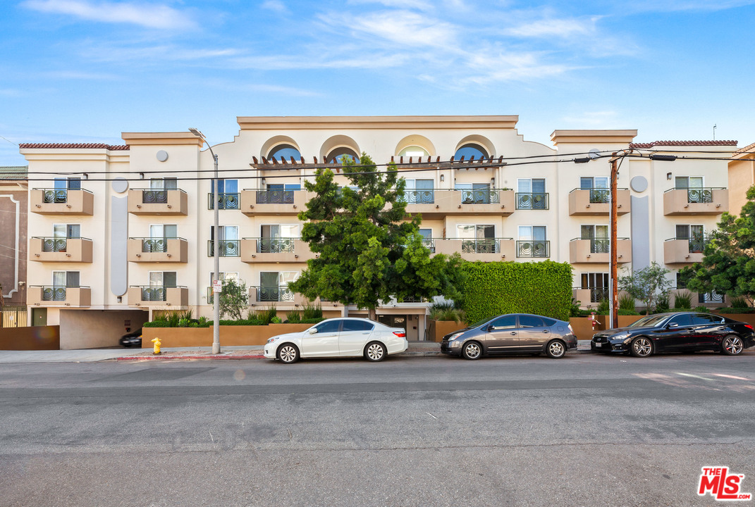 1353 North Fuller Avenue, Unit PH8, Los Angeles, CA 90046 Compass