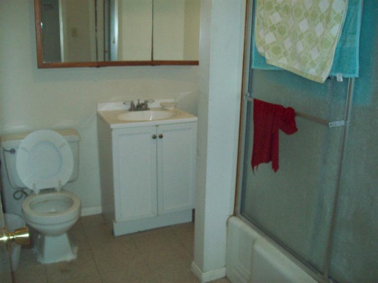 3045 Alloway Lane Bakersfield, CA 93307 - Photo 6 of 16